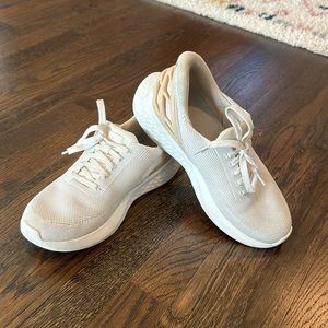 Kizik Athens shoes in white crème, size 9.5 women’s